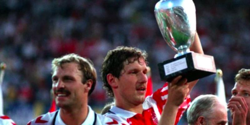 Kỳ Euro hấp dẫn nhất lịch sử bài học